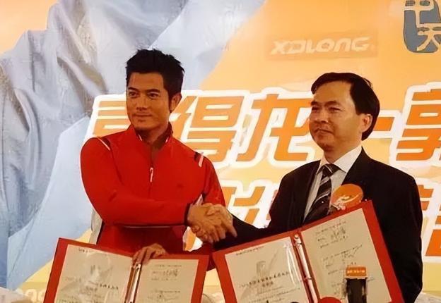 嘲的4个国产运动鞋看谁还在乱跟风？新利体育网站入口曾被吹上天如今被人(图15)
