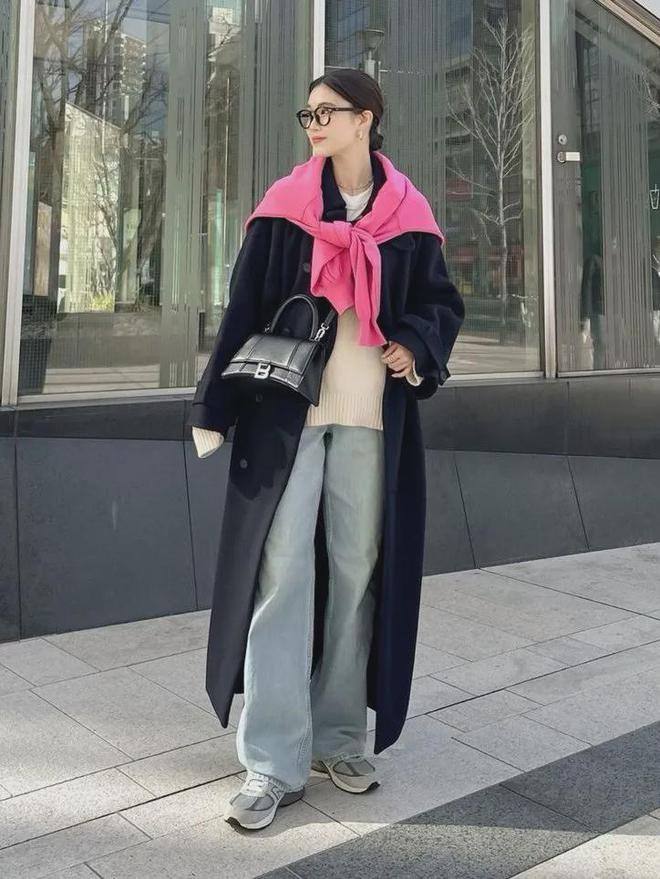双“运动鞋”这样搭太时髦了新利体育18今年流行的3(图5)