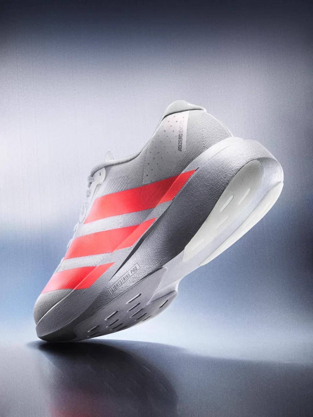 IZERO EVO SL竞速、性能和颜值评分俱佳《跑者世界》年度最佳竞训跑鞋adidas AD(图2)