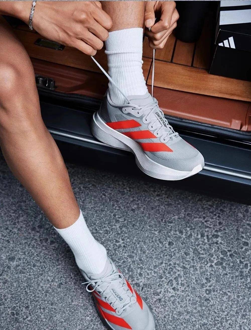 IZERO EVO SL竞速、性能和颜值评分俱佳《跑者世界》年度最佳竞训跑鞋adidas AD(图6)